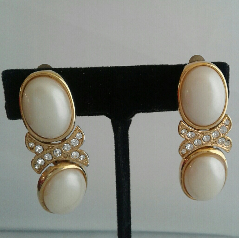Pearls clip Earrings